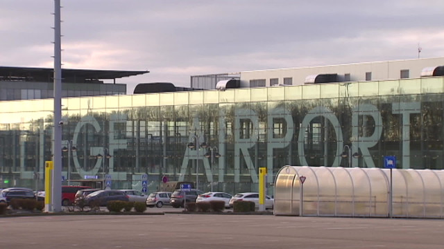 Se garer dans les aéroports coûte plus cher qu'il y a un an