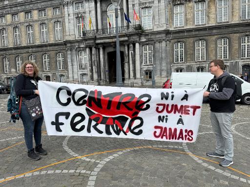Plusieurs centaines de manifestants mobilisés contre les centres fermés à Liège et Vottem