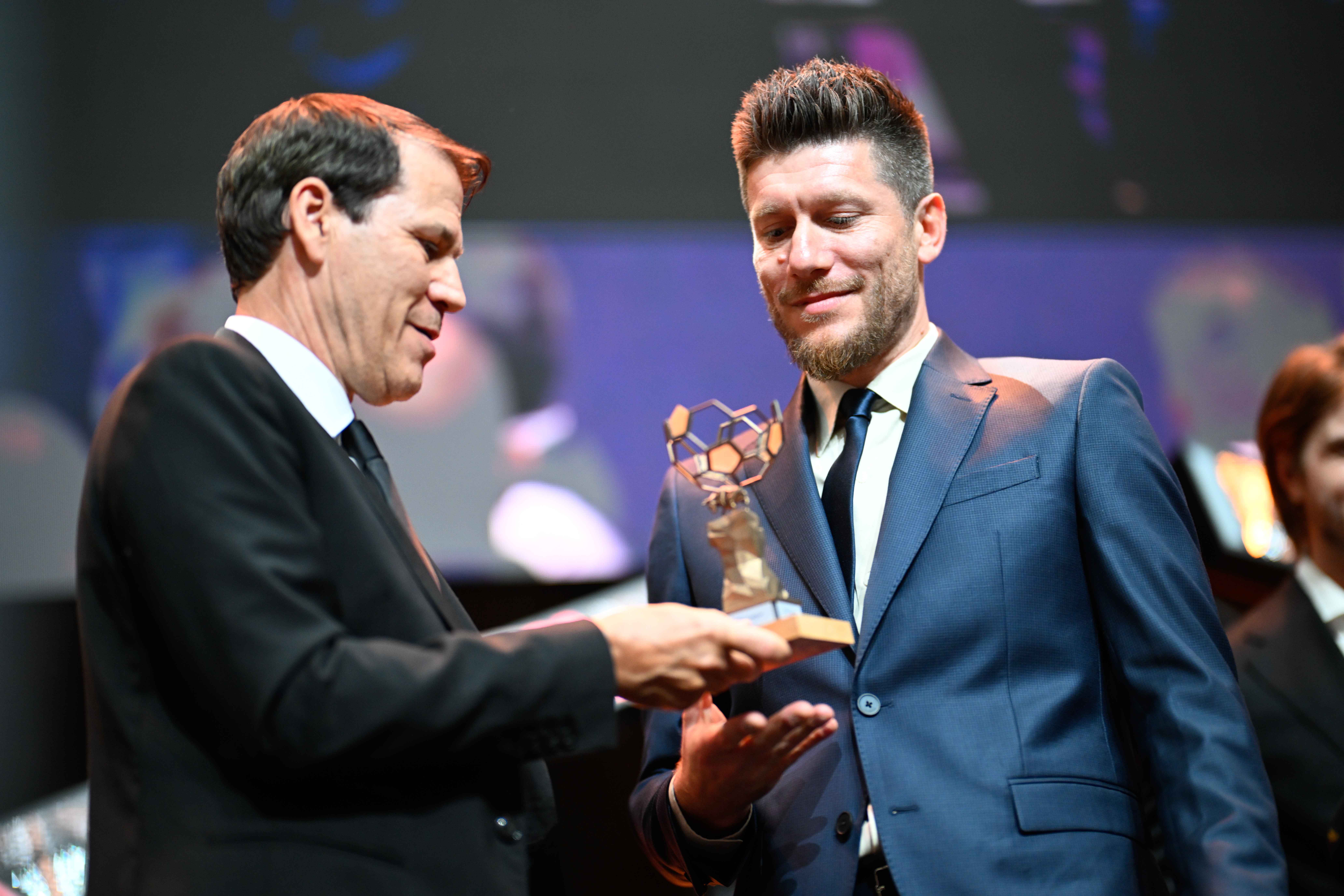 Pocognoli, "entraîneur de la saison" et heureux d'être primé: "Ça découle du collectif"