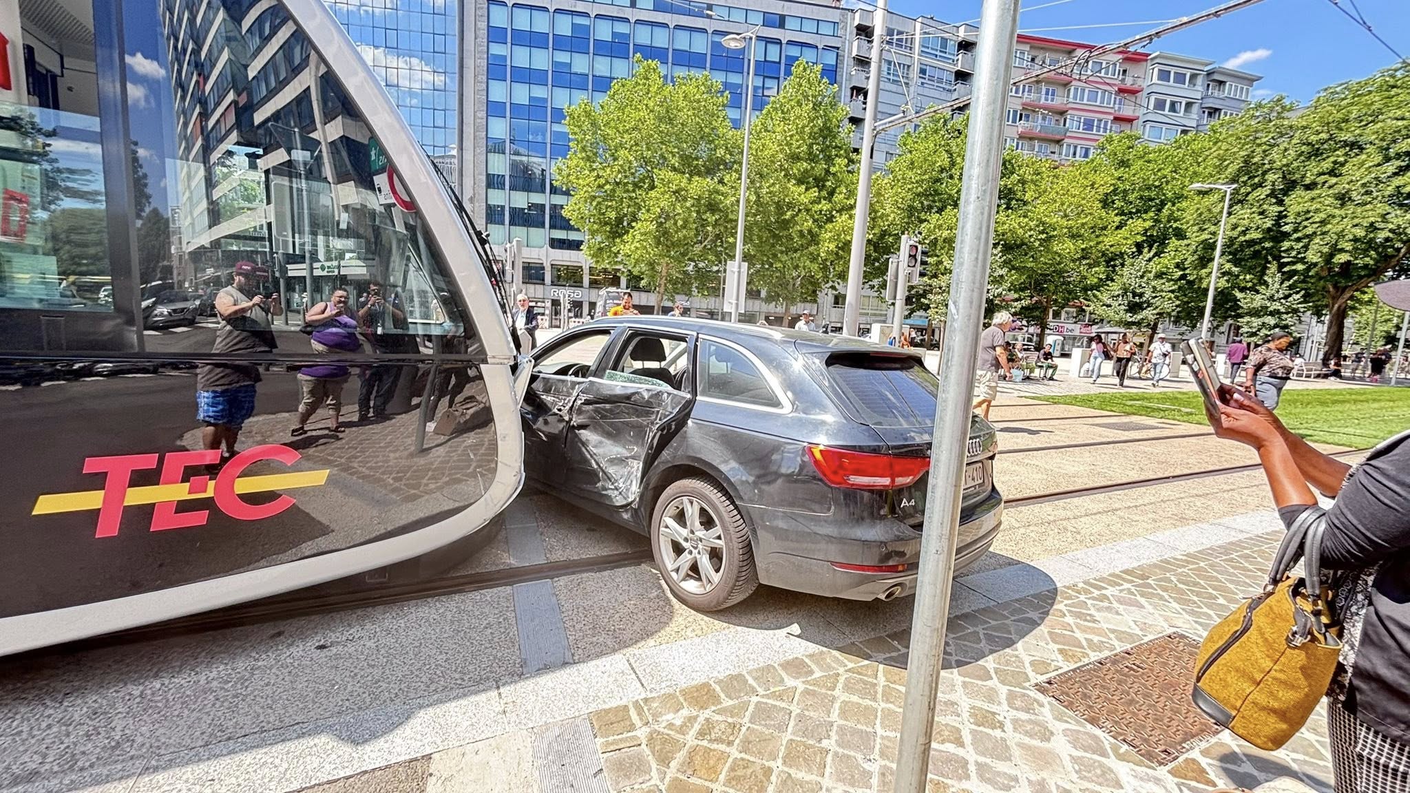 Nouvelle collision entre un tram et une voiture: la circulation a déjà repris