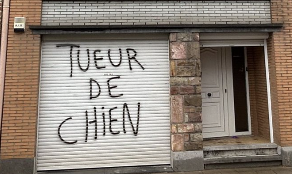 Chien traîné par une voiture : la maison de son propriétaire incendiée