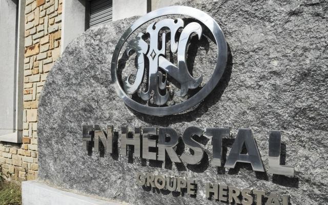 FN Herstal : les travailleurs se croisent les bras