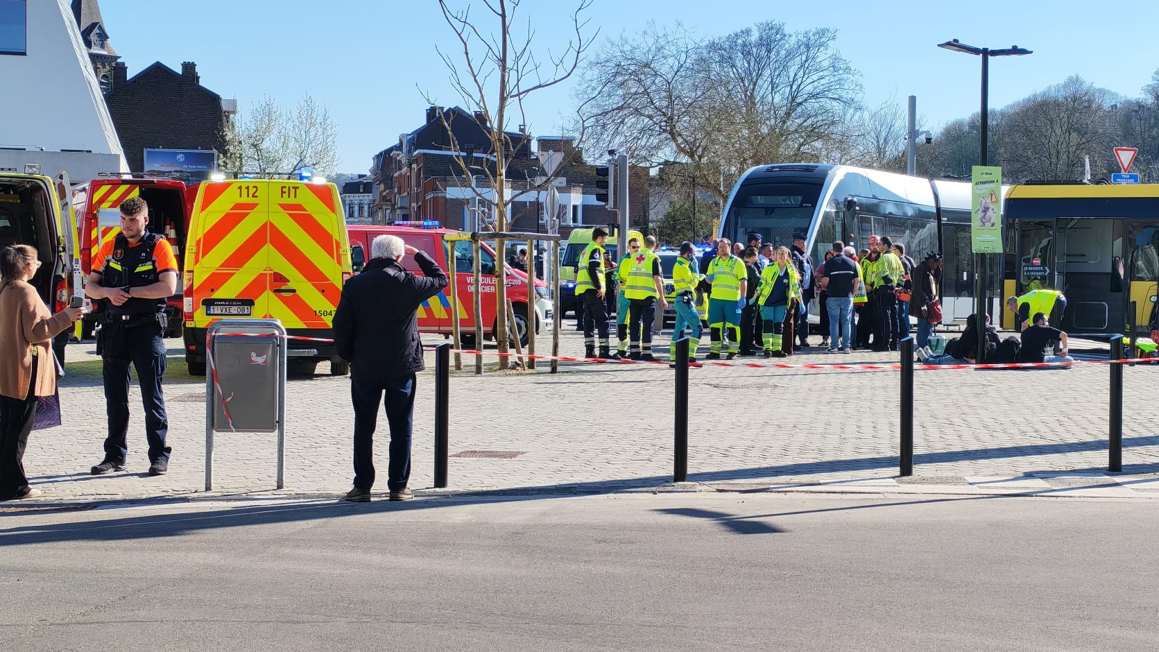 Accident entre un tram et un bus devant les Guillemins : plusieurs blessés
