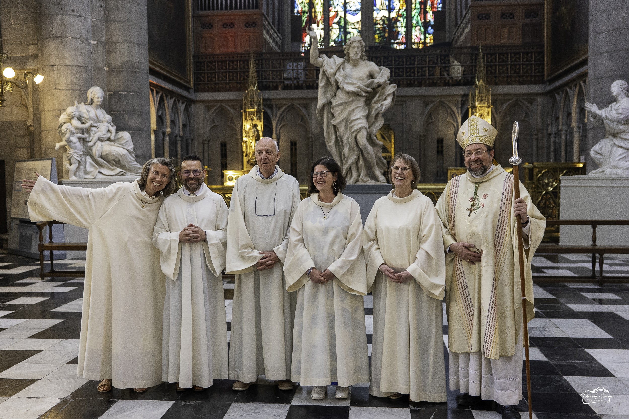 De gauche à droite : Marie de Lovinfosse, Fabian Delarbre, Marc Deltour, Sabine Wuestenbergh, Françoise Vervier et Mgr Jean-Pierre Delville.