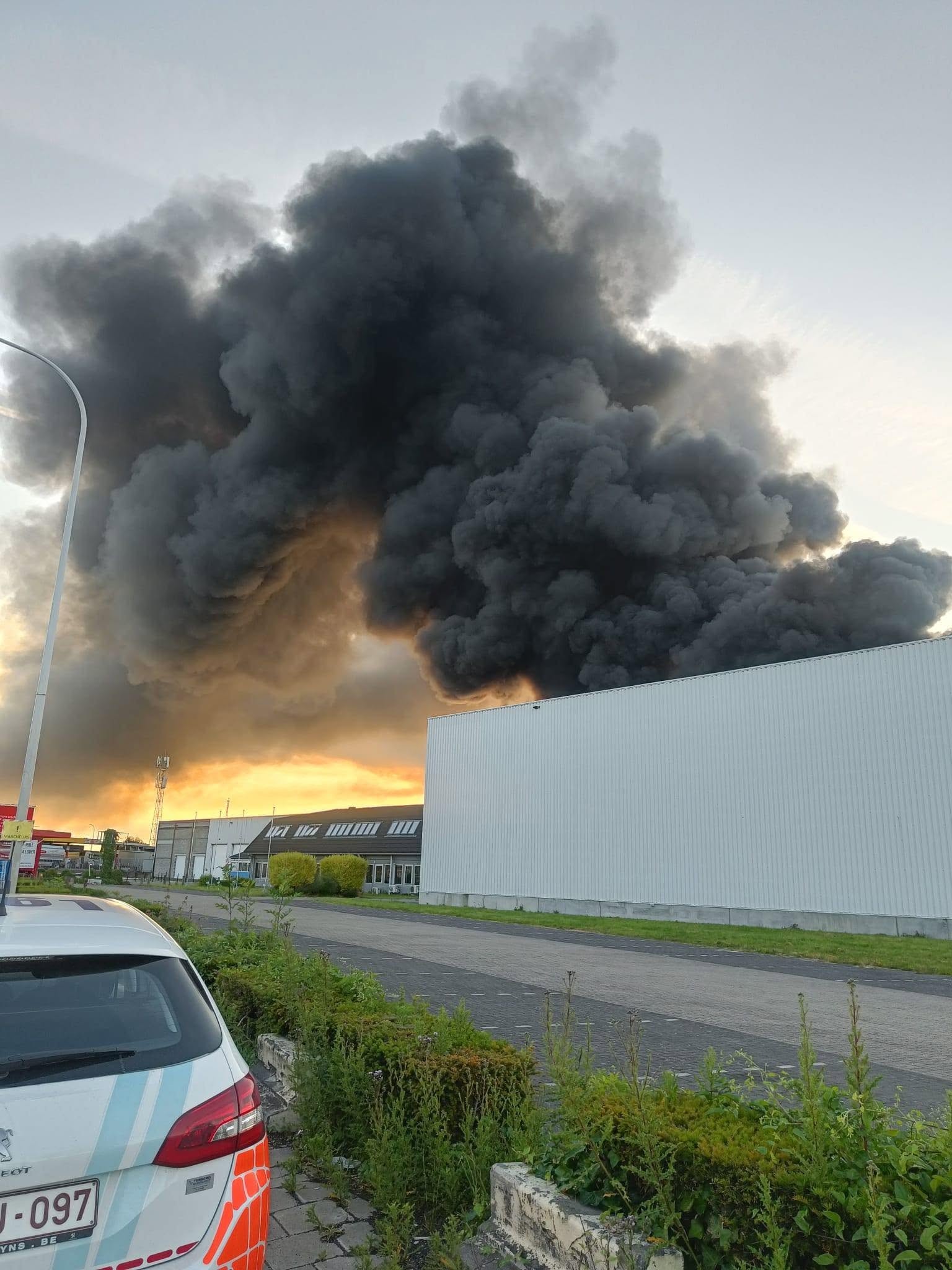 Herstal: un incendie dans un entrepôt du zoning des Hauts-Sarts