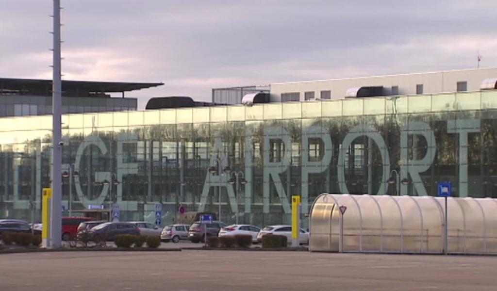 Se garer dans les aéroports coûte plus cher qu'il y a un an