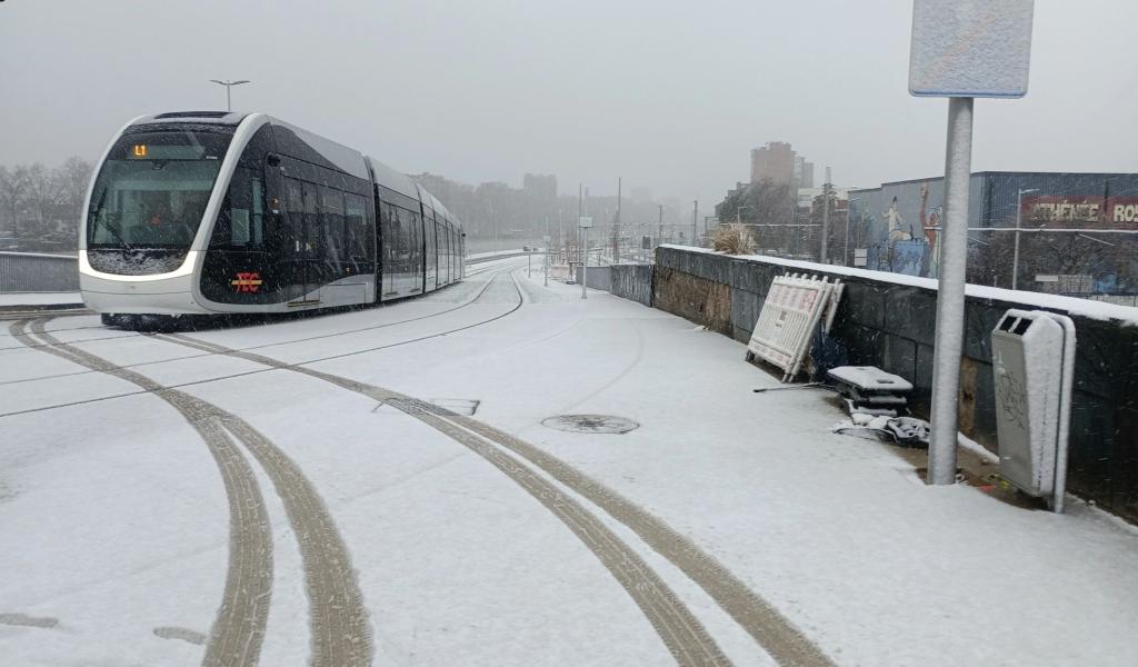 Tram en commun S7#16 : Un tram en hiver