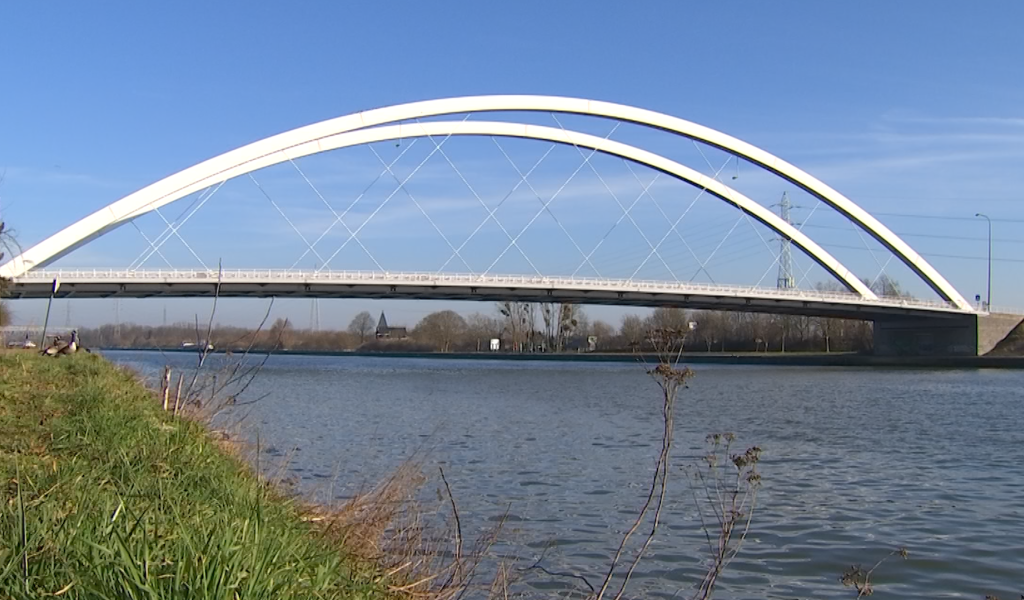 Rehaussement des ponts du canal Albert
