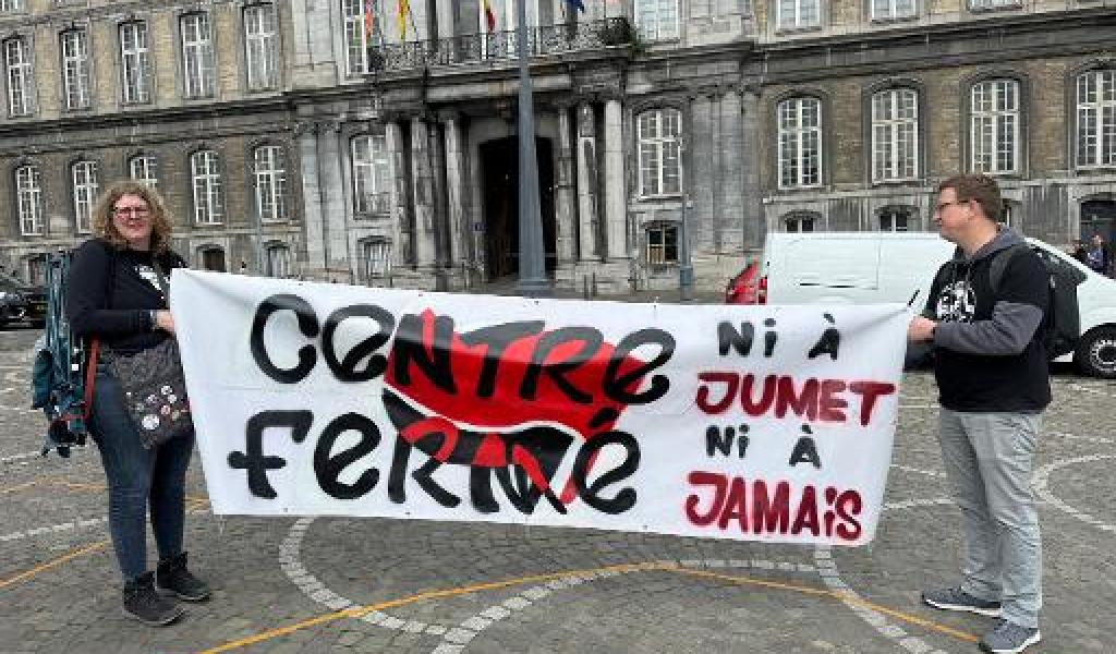 Plusieurs centaines de manifestants mobilisés contre les centres fermés à Liège et Vottem