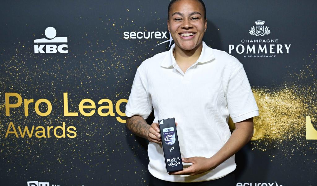 Mariam Toloba quitte le Standard avec un trophée: "Toutes les portes sont encore ouvertes"