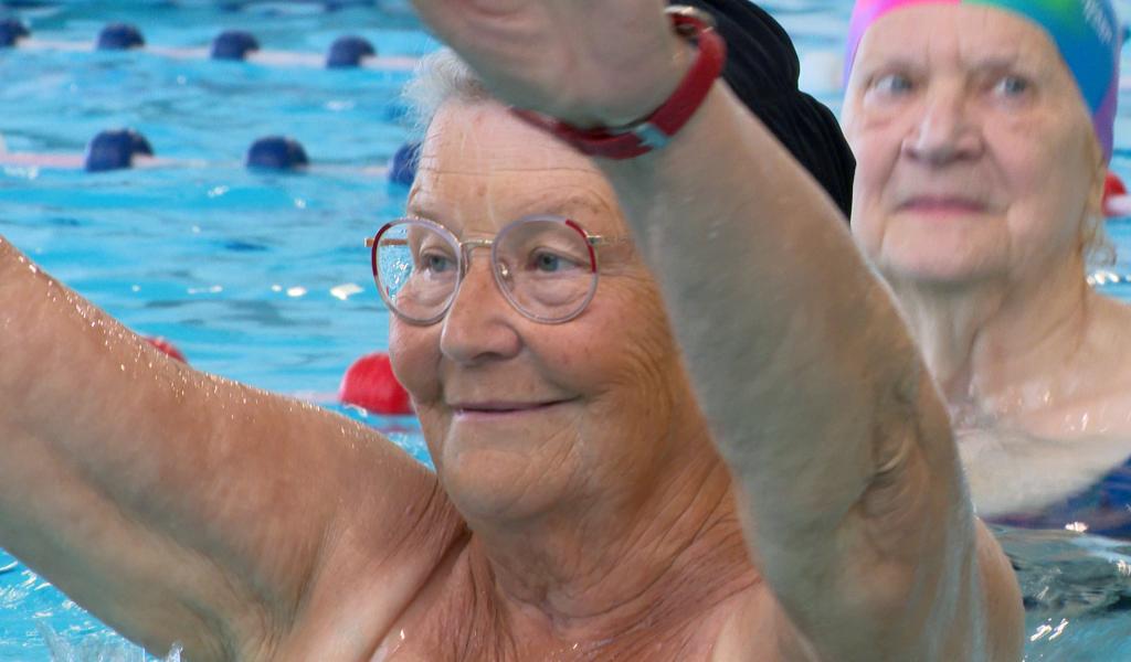 Les sports aquatiques, activités idéales pour les aînés