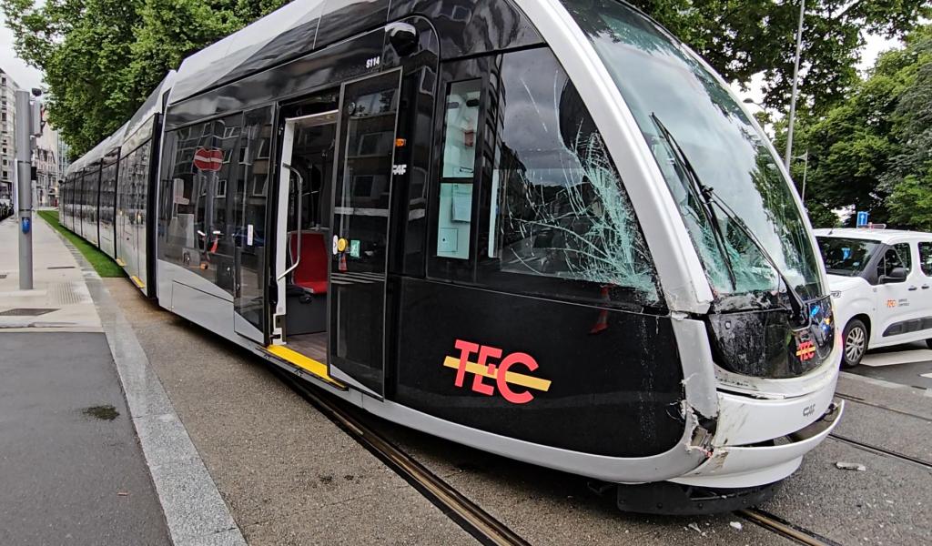 Accident entre un tram et un autocar