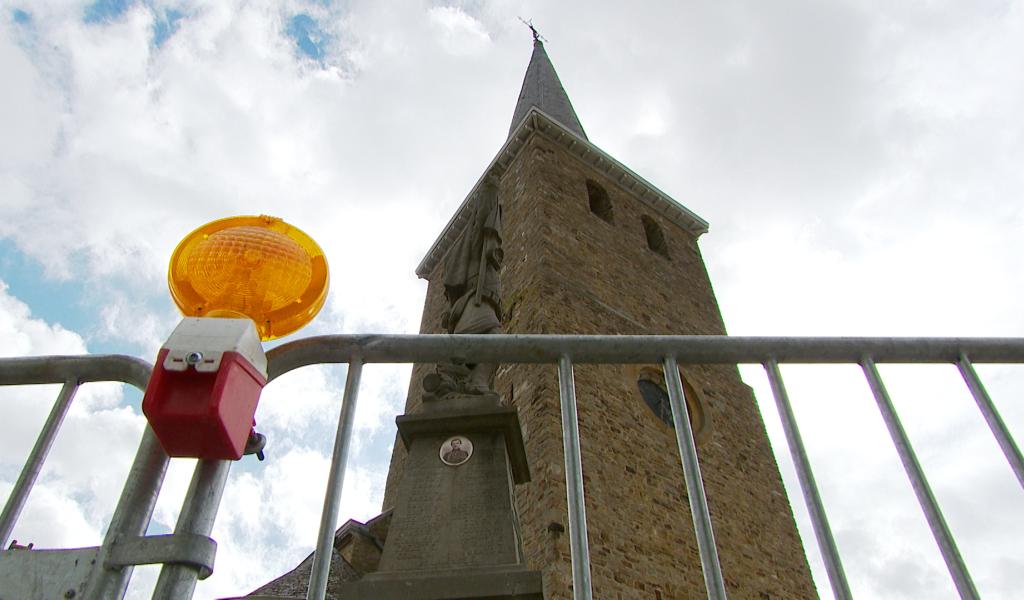 Chutes d'ardoises à l'église de Verlaine