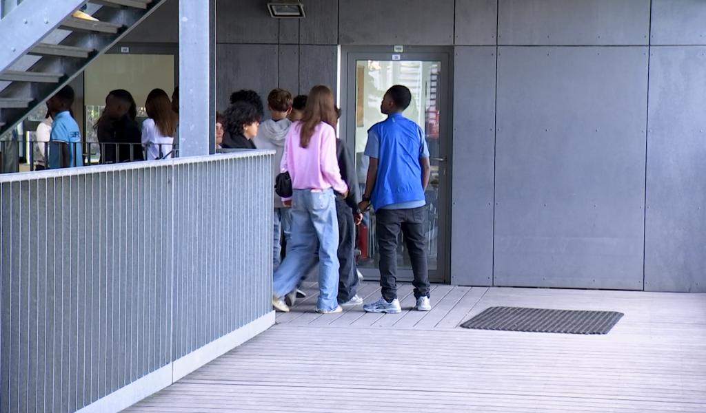 Rentrée des classes : quand des familles sont entre deux calendriers à la frontière linguistique