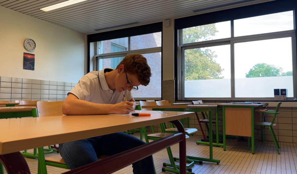 À 16 ans, Adrien s'envole pour les Olympiades de mathématiques à Shanghai