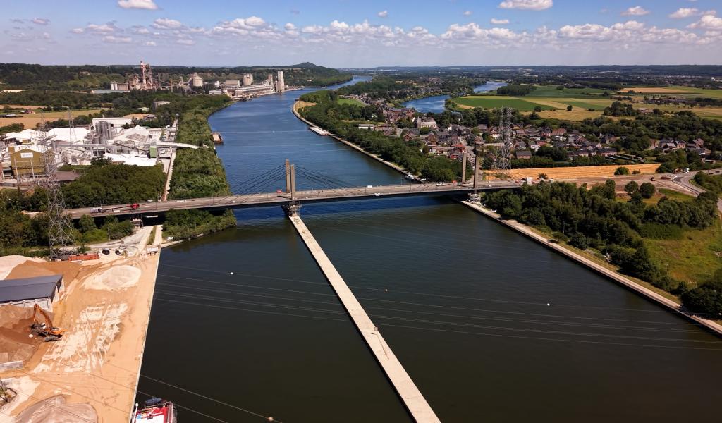 Lixhe : le pont est soulevé