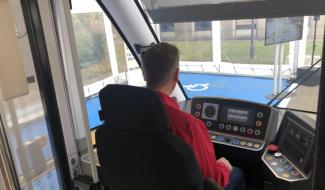 Tram En Commun S2#6 : le personnel TEC découvre la conduite du tram 