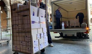 Camion dans la cour des Princes-Eveques