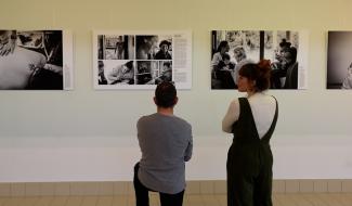 "Cordons", photos et textes, à la Cité Miroir