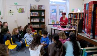 Livres, croissants et chocolat : ateliers créatifs dans les bibliothèques liégeoises