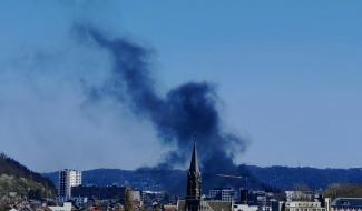 Une péniche en feu sur la Meuse à Liège