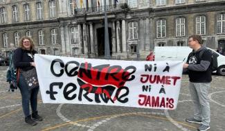 Plusieurs centaines de manifestants mobilisés contre les centres fermés à Liège et Vottem