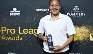 Mariam Toloba quitte le Standard avec un trophée: "Toutes les portes sont encore ouvertes"