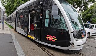 Accident entre un tram et un autocar