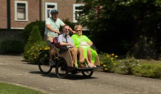 Amay prépare ses échappées en triporteur