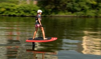 Voler au-dessus de l'eau, c'est désormais possible à Liège !
