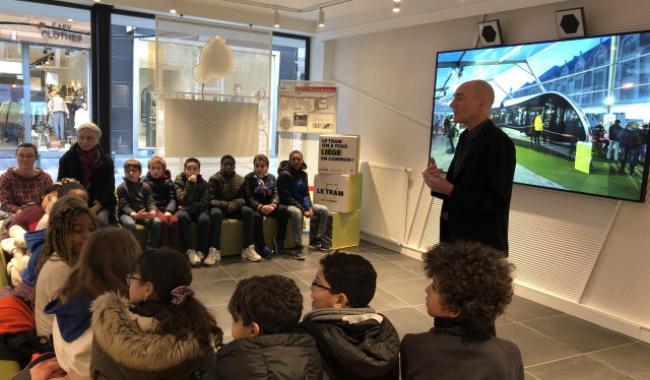 Tram En Commun S2#21 : les enfants et le tram 