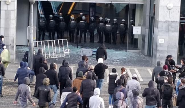 Emeutes de Liège: un prévenu voulait sensibiliser les policiers en leur jetant des pavés