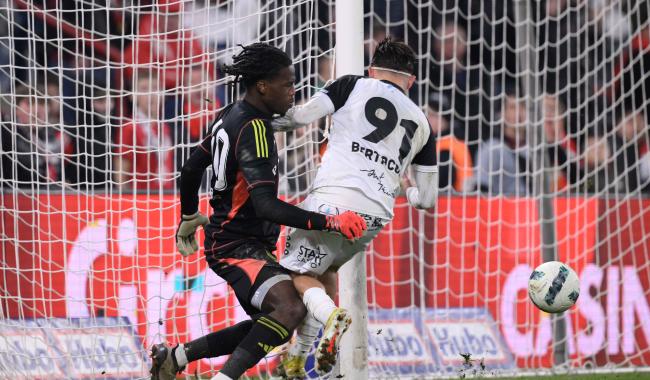 Saint-Trond porte plainte après le but refusé face au Standard