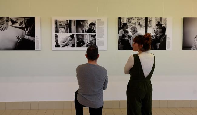 "Cordons", photos et textes, à la Cité Miroir