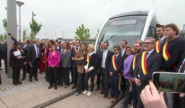 Le tram inauguré en grande pompe