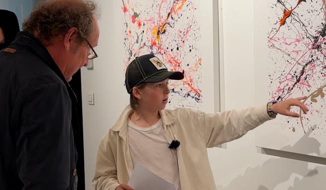 À seulement 10 ans, Jules expose dans une galerie d'art