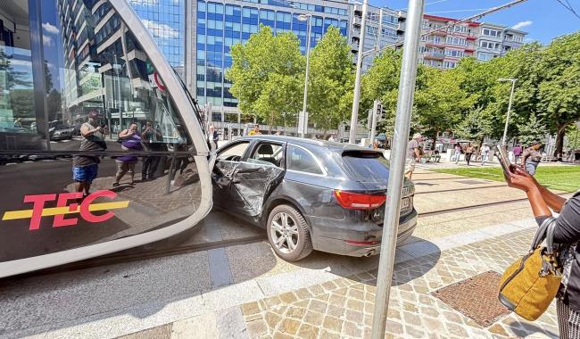Nouvelle collision entre un tram et une voiture: la circulation a déjà repris