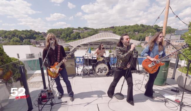 52 on stage : The Flynts