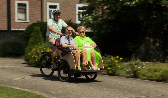Amay prépare ses échappées en triporteur