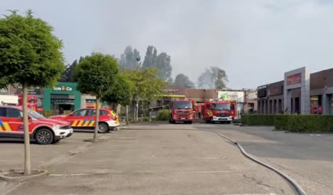 Quatre magasins détruits dans un incendie criminel