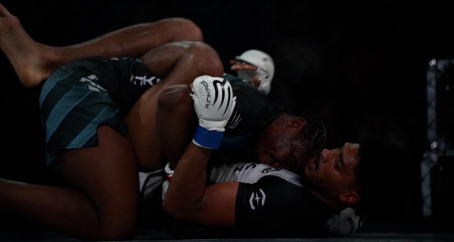 Des paniers à l’octogone : le Country Hall a vibré pour le MMA