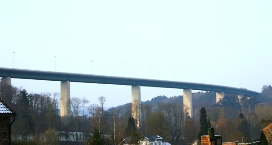 Une mère saute avec son bébé du viaduc de Remouchamps