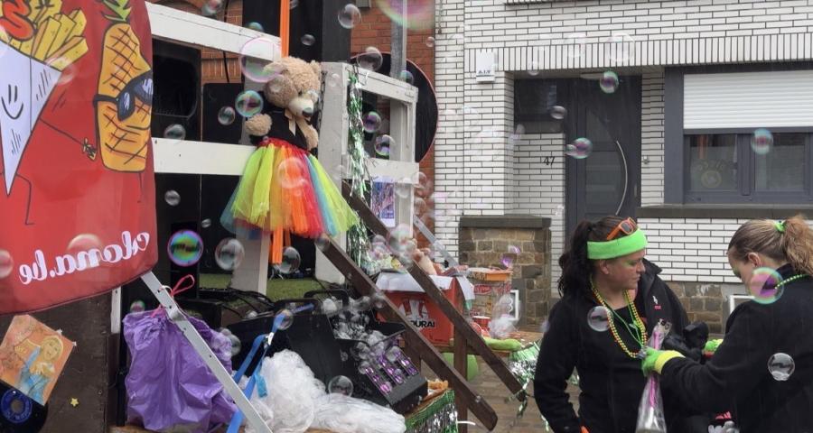 Des bulles remplacent les confettis au carnaval de Crisnée