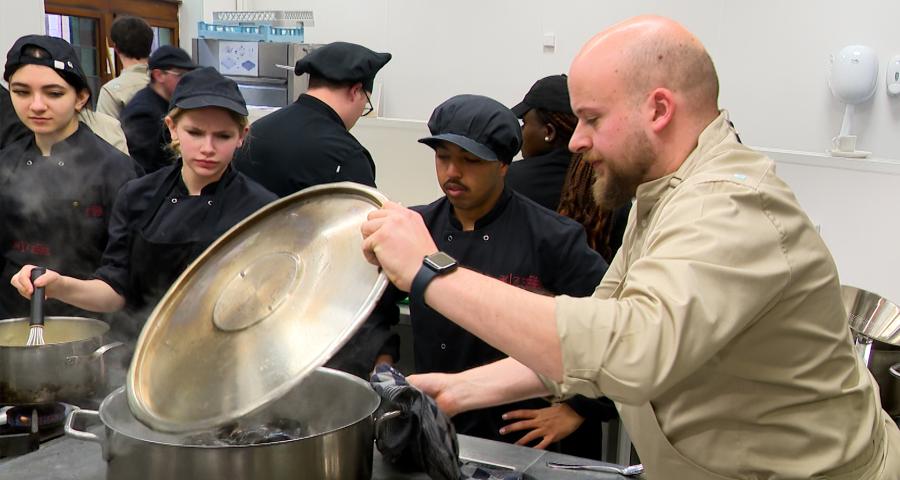 Un chef étoilé de retour à l’école d’hôtellerie de Liège