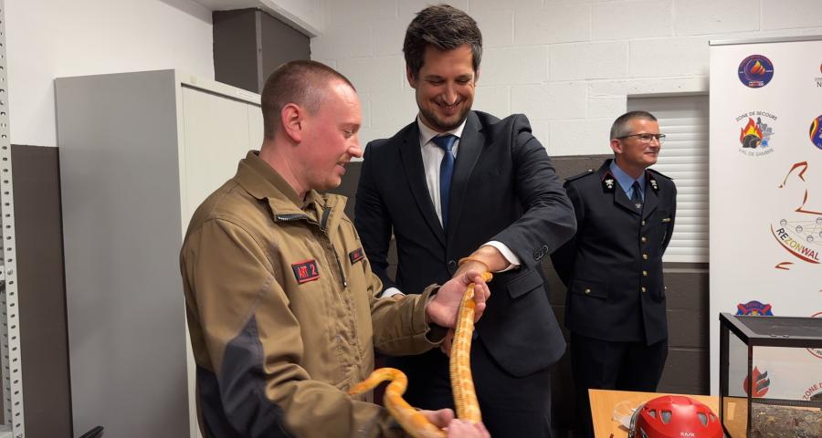 Adrien Dolimont en visite à l’Animal Rescue Team de Hesbaye