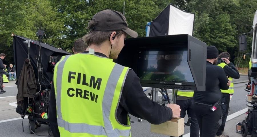 Le film "Les Profs 3" se tourne sur l'aire d'autoroute à Couthuin