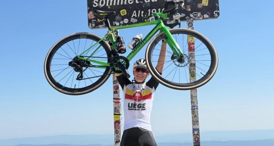 Elle a gravi le Mont Ventoux 15 fois en 5 jours ! Pari fou réussi pour Delphine Thirifays