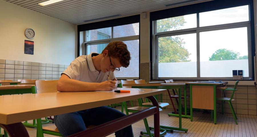 À 16 ans, Adrien s'envole pour les Olympiades de mathématiques à Shanghai