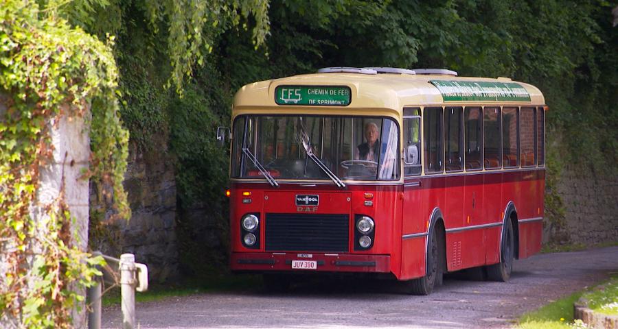 Le bus rouge et crème reprend du service à Sprimont pour ses 50 ans