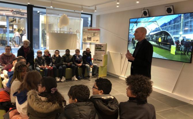 Tram En Commun S2#21 : les enfants et le tram 